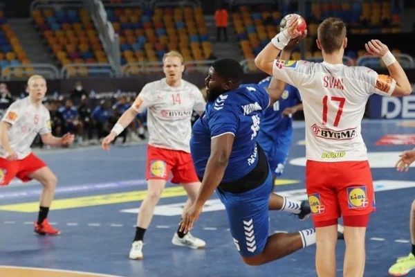 Pivô de 130kg do handebol viraliza e chama a atenção de Shaquille O’Neal