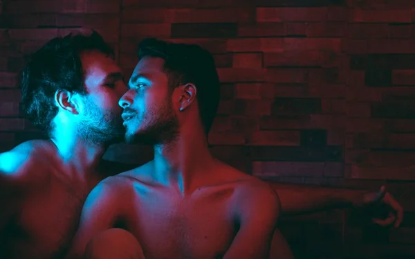 Dançar e gozar: conheça a festa de sexo que bomba em Brasília