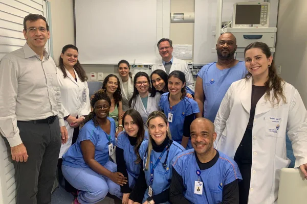 Paciente de 43 anos com cardiomiopatia dilatada recebeu o coração artificial. A cirurgia aconteceu no Hospital da PUC de Campinas em junho - Metrópoles
