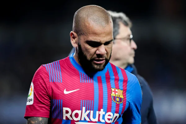 Imagem colorida de Daniel Alves com a camisa do Barcelona - Metrópoles