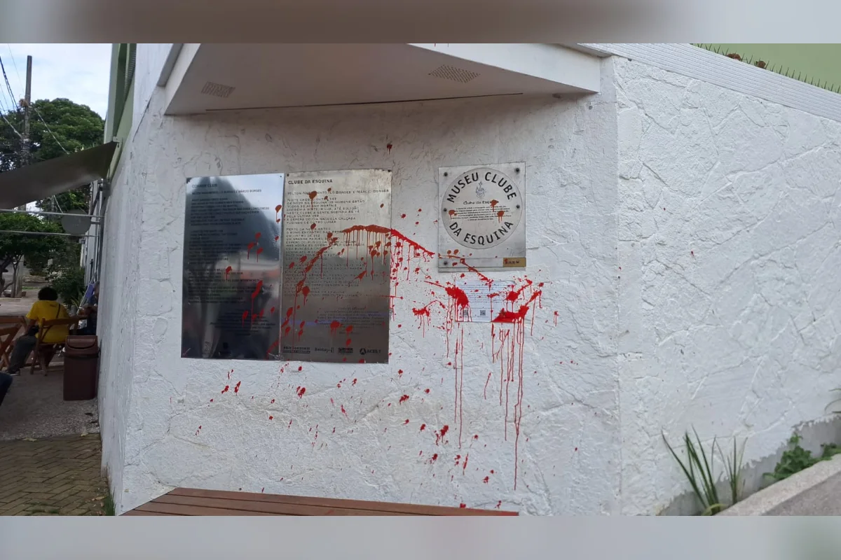 Esquina do 'Clube da Esquina' é vandalizada em BH Esquina do 'Clube da Esquina' é vandalizada em BH