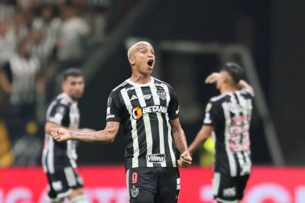 Deyverson do Atletico Mineiro comemora após marcar gol na Copa CONMEBOL Libertadores 2024 Semi-final contra o River Plate