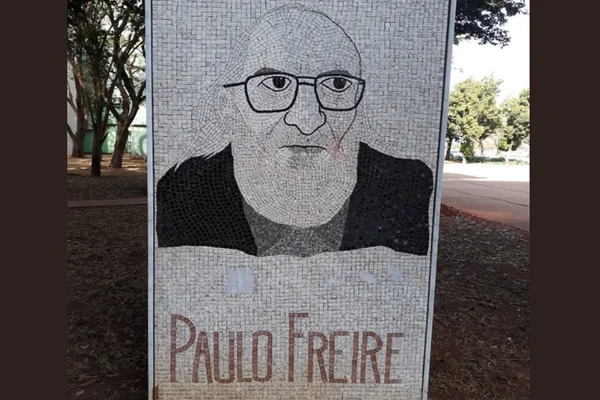 MEC não produziu uma linha sobre centenário de Paulo Freire