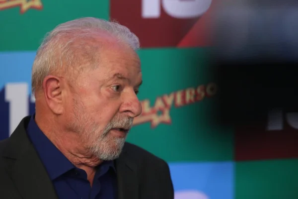 Lula falou com a imprensa antes do encontro com artistas em São Paulo