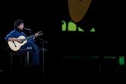 Cantor homenageou Gal Costa durante apresentação em Brasília