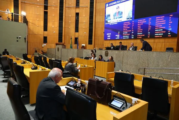 Sessão na Ales: deputados votam a PL 188/2022
