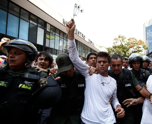 Justiça venezuelana decreta prisão do opositor Leopoldo López