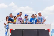 Sobre um trio, Celina Leão percorreu ruas de Água Quente e conversou com apoiadores Sobre um trio, Celina Leão percorreu ruas de Água Quente e conversou com apoiadores