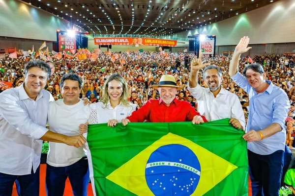 Com Lula, PT oficializa candidatura de Elmano ao governo do Ceará - destaque galeria Com Lula, PT oficializa candidatura de Elmano ao governo do Ceará - destaque galeria