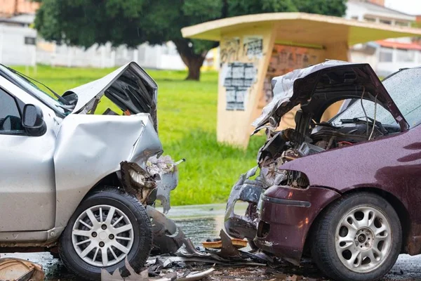 Acidente entre dois carros deixa uma pessoa morta no Paranoá