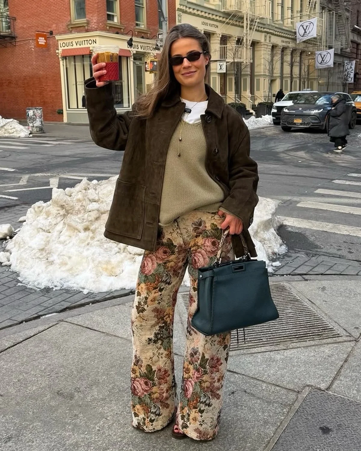 Calças dão um toque descolado ao look Calças dão um toque descolado ao look