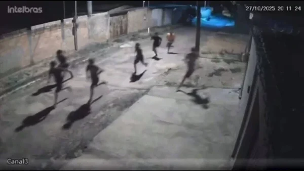 imagem colorida menino atacado por grupo caldas novas