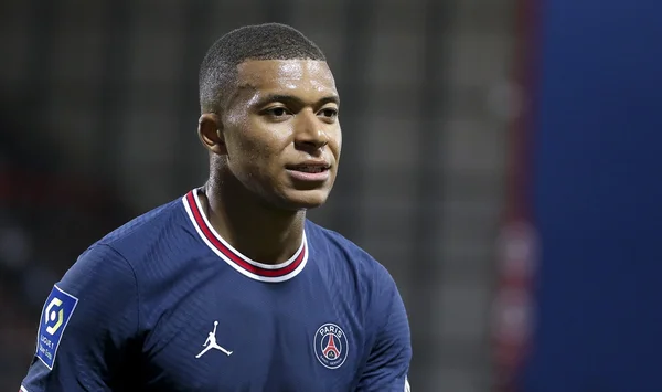 Astros do PSG estariam conformados com a saída de Mbappe do clube