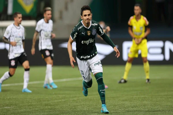 Em clássico movimentado, Palmeiras vence o Corinthians no Paulistão