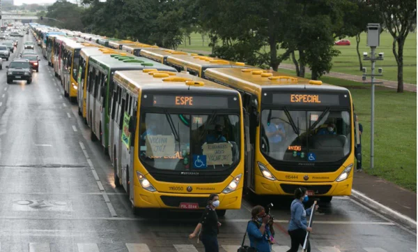 Rodoviários fazem manifestação por vacina