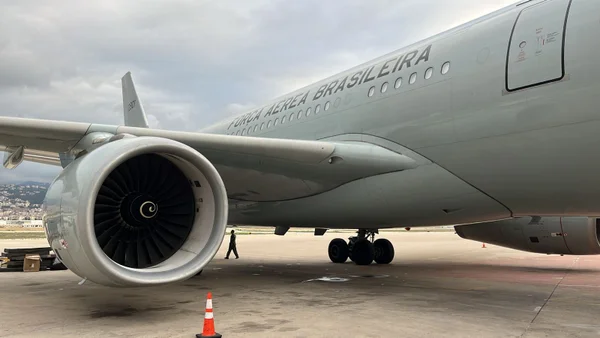 Avião do 2º voo de repatriação de brasileiros decola de Beirute