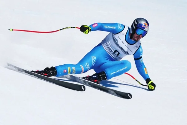 Olimpíadas de Inverno: atleta italiano perde esqui durante prova e cai