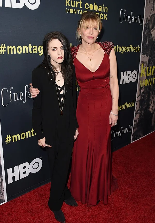 Frances e o ex Isaiah casaram em 2014 em uma cerimônia tão íntima que até Courtney Love ficou de fora Frances e o ex Isaiah casaram em 2014 em uma cerimônia tão íntima que até Courtney Love ficou de fora