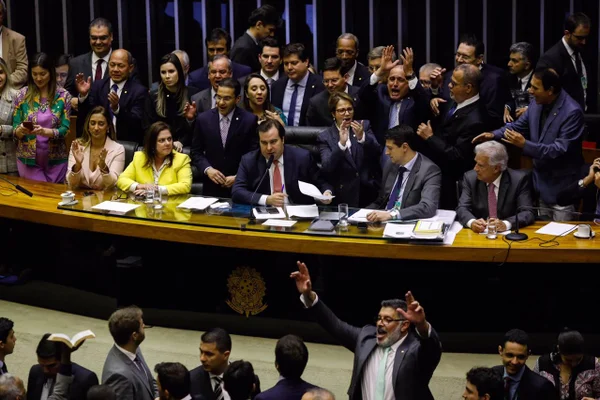 Maia prevê que Previdência chegue ao Senado em 9 de agosto
