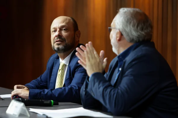 presidente do INSS, Gilberto Waller Jr., e o presidente da Dataprev, Rodrigo Assumpção, concedem entrevista coletiva frande INSS - Metrópoles
