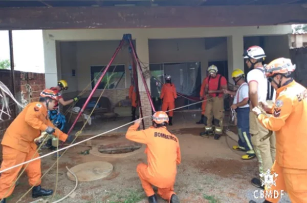 Corpo de Bombeiros fazendo resgate