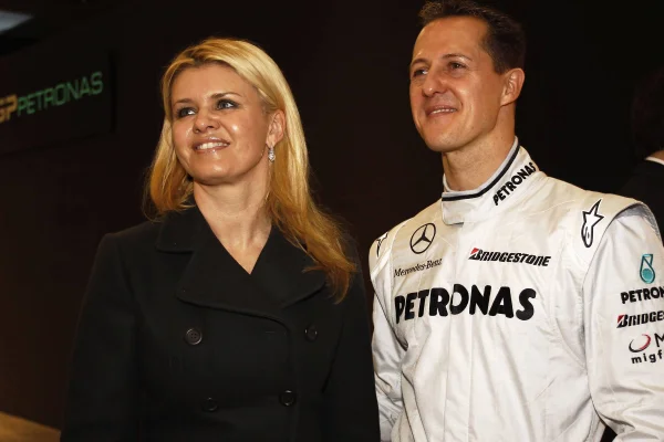Foto colorida de Michael e Corinna Schumacher - Metrópoles