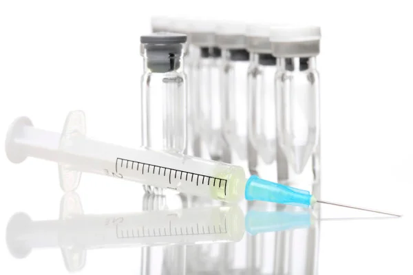 Vacina contra dengue deve chegar às clínicas na próxima semana