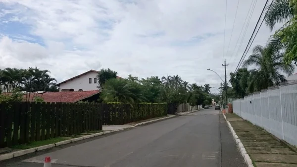 Ladrões invadem quatro casas na QL 18 do Lago Sul, lancham, bebem cerveja e levam carro