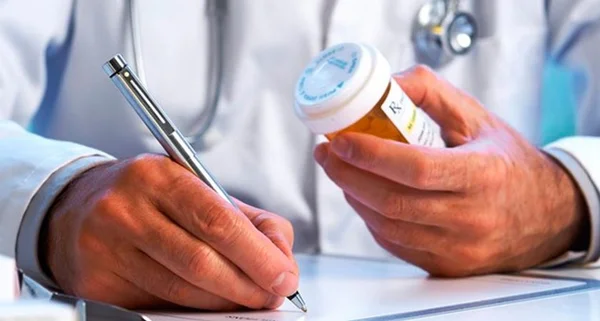 CFM pede à Anvisa para estender prazo de receitas para 90 dias