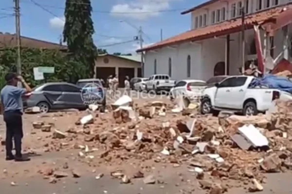Programa de TV no Panamá flagra momento em que terremoto atinge o país - destaque galeria Programa de TV no Panamá flagra momento em que terremoto atinge o país - destaque galeria
