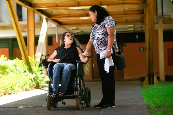 Estudante da UnB com paralisia corre risco de ser separada da família