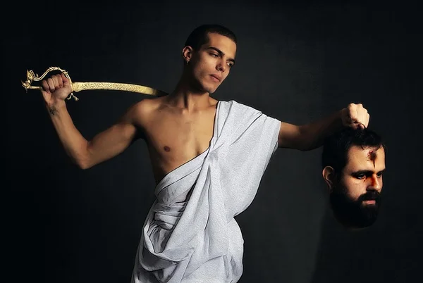 Fotógrafo de Brasília faz releitura dos quadros de Caravaggio