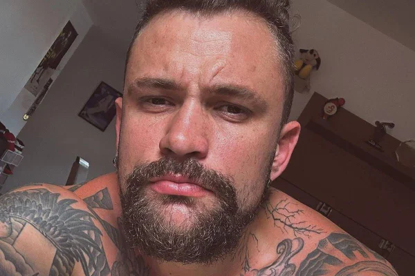 Veja imagens do grave acidente de ônibus em que estava ex-BBB Vinicius
