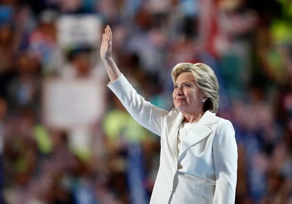 Hillary vence em cidades dos EUA que já concluíram votação