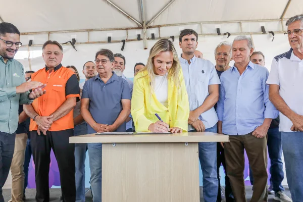 Celina assina projeto de lei para redimensionar area do Polo de Cinema e TV de Sobradinho 2