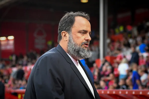 Foto colorida de dono do Nottingham Forest - Metrópoles