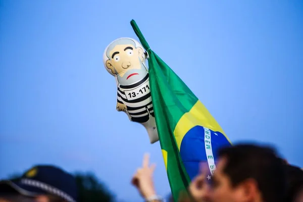 Mário Magalhães escreve biografia indignada sobre o ano de 2018