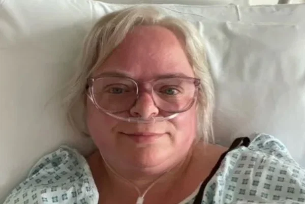 Mulher em hospital - Metrópoles
