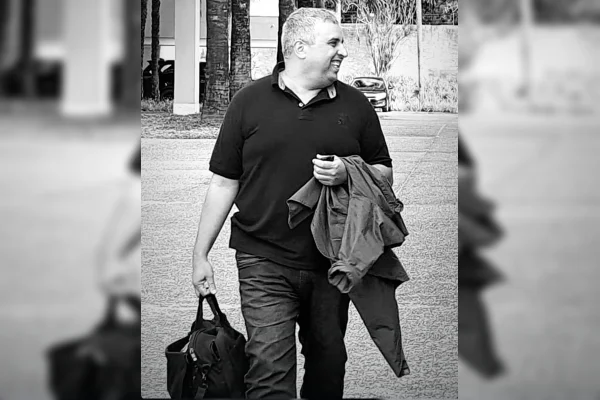 Subtenente da PMDF morre após bater na traseira de caminhão, na EPNB