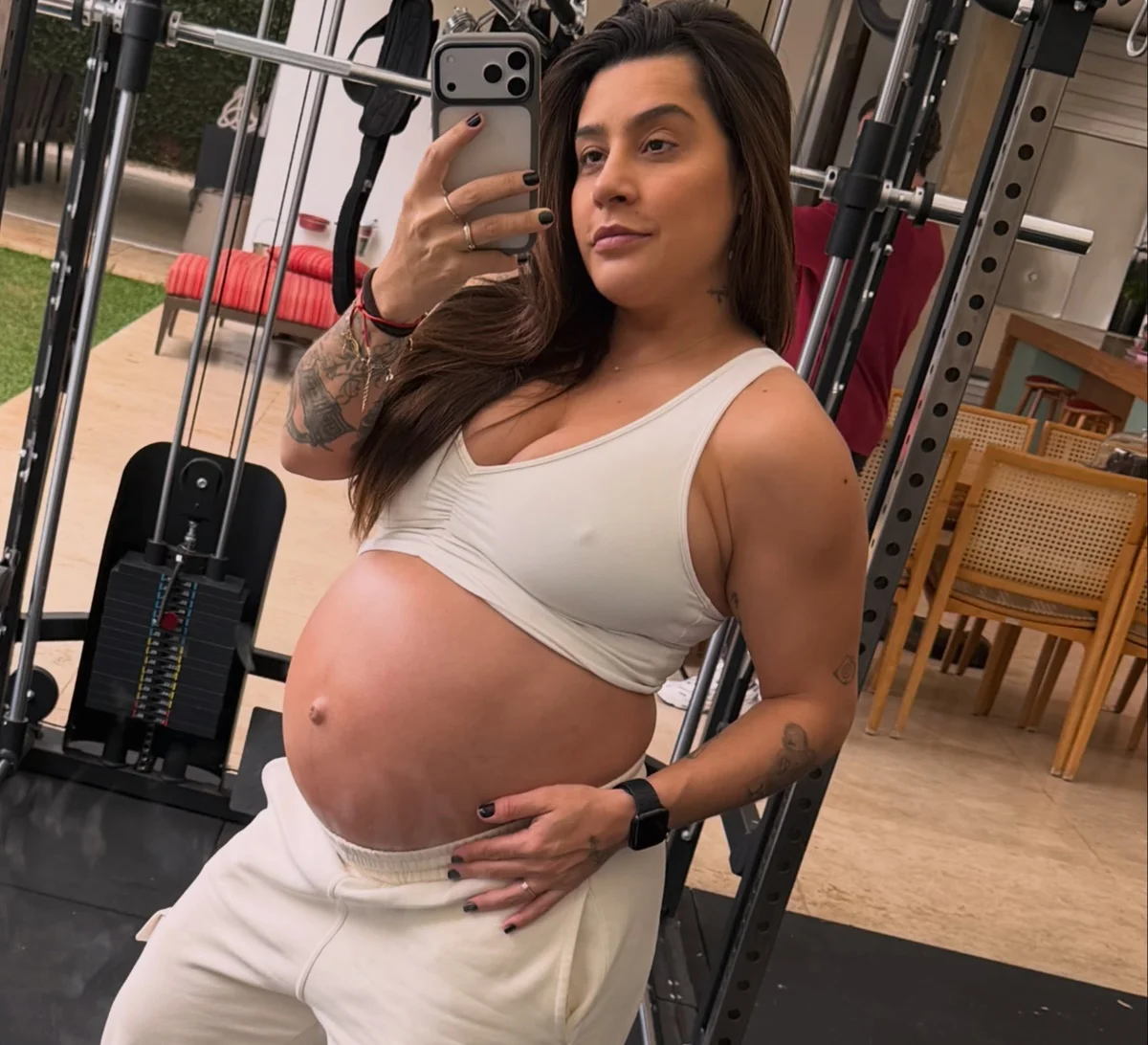 Lauana Prado fez exercícios até o fim da gestação Lauana Prado fez exercícios até o fim da gestação