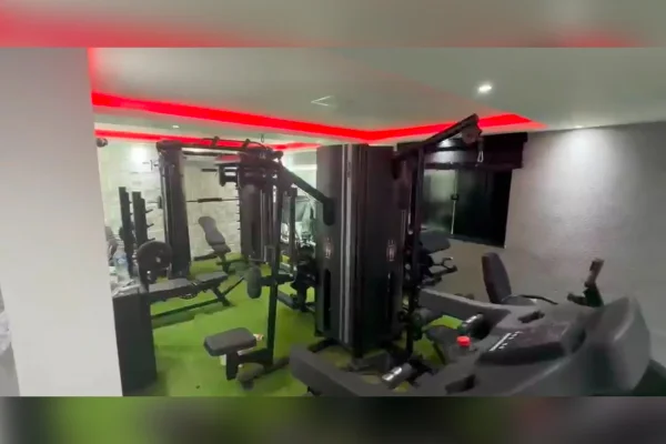 Polícia acha mansão de um dos líderes do TCP durante cerco à facção - destaque galeria