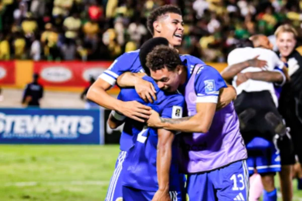 Imagem da seleção de Curaçao comemorando classificação para Copa do Mundo - Metrópoles