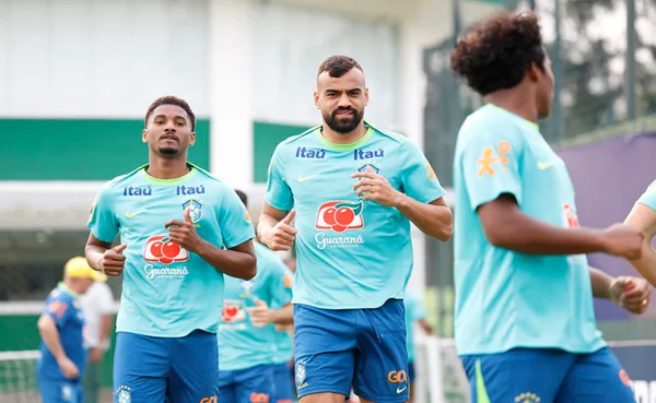 Imagem colorida de Fabricio Bruno treinando pela Seleção Brasileira - Metrópoles