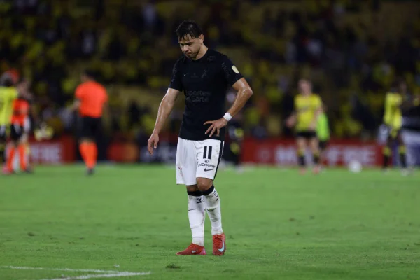 Foto colorida de Angel Romero na eliminação do Corinthians na Libertadores - Metrópoles