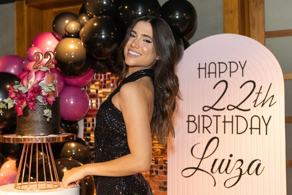 Luiza Eduarda celebra 22 anos com jantar no restaurante Kawa