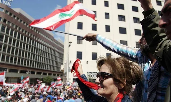 Libaneses vão às ruas contra alta de impostos e estagnação do salário