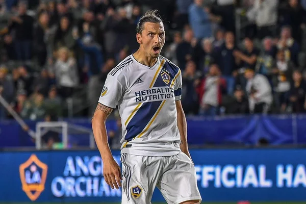 Confirmado: Ibrahimovic vai à Espanha, mas não entrará em campo
