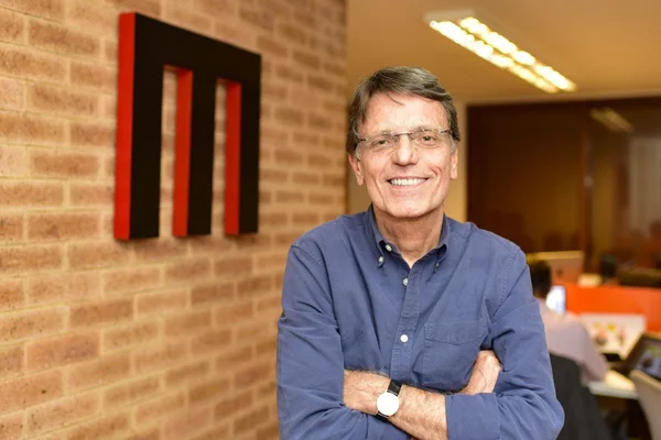 Hélio Doyle se desfilia do PDT e passará a escrever para o Metrópoles