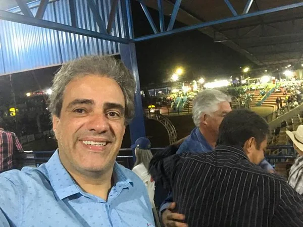 Deputado debocha de projeto de lei e descobre que ele é o autor