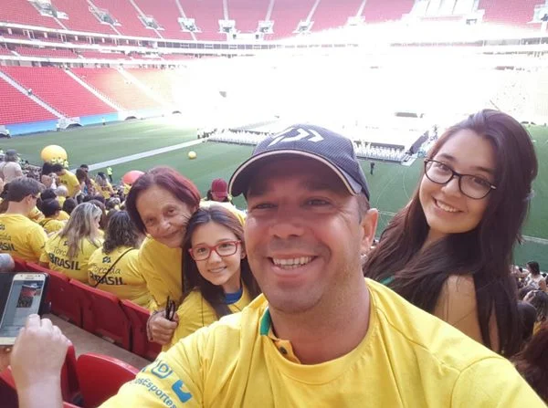 Torcedor enfrenta fila para assistir vôlei do Brasil no Mané Garrincha - imagem 10 Torcedor enfrenta fila para assistir vôlei do Brasil no Mané Garrincha - imagem 10